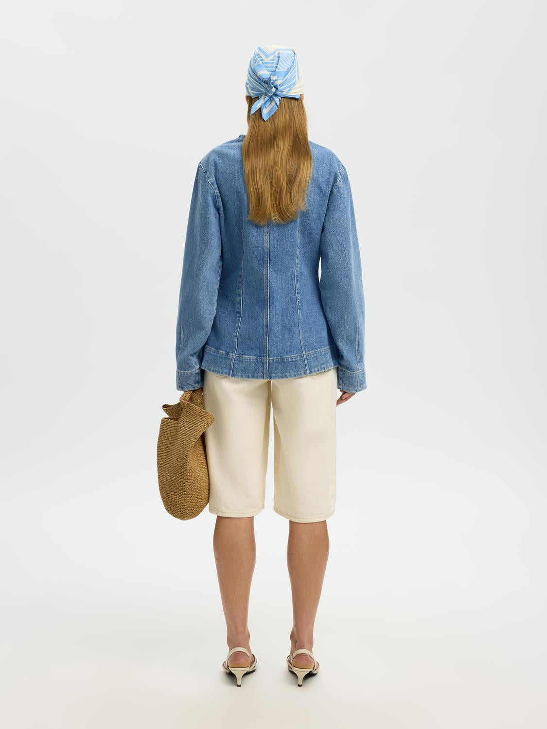 model_shot-back